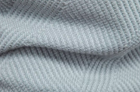 "Daan™ | Klassisk Herrtröja" can be rewritten as "Daan™ | Traditionell Herrtröja".