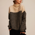 Mia™ | Elegant Polotröja med Modernt Fiskbensmönster